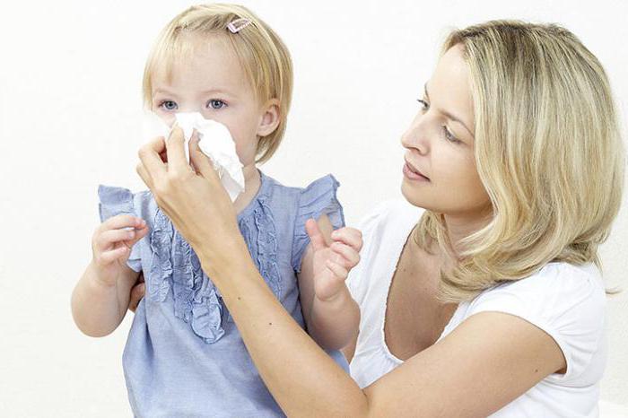 come insegnare a un bambino piccolo a soffiarsi il naso