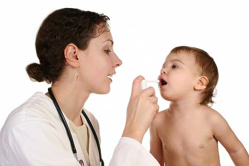 zapalenie jamy ustnej u niemowląt