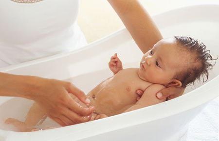 Бебешки водни процедури