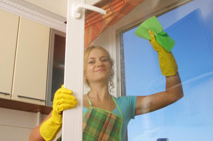 jak umýt okna bez skvrn lidové prostředky