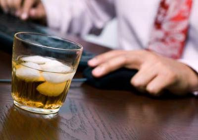 Как да измъкнем човек от склонност към пиене у дома?