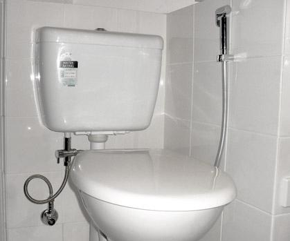 Wbudowany higieniczny prysznic WC