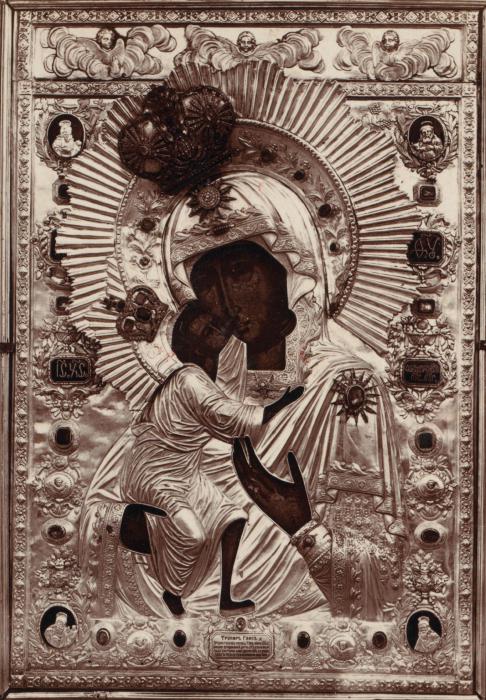 Федоровскаиа икона Мајке Божје, у чему помаже