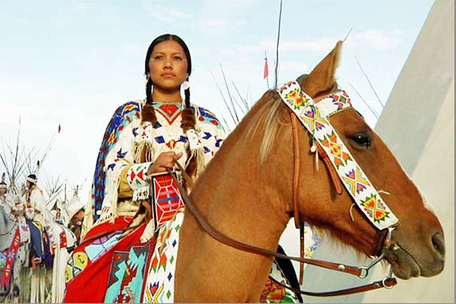Donna indiana a cavallo