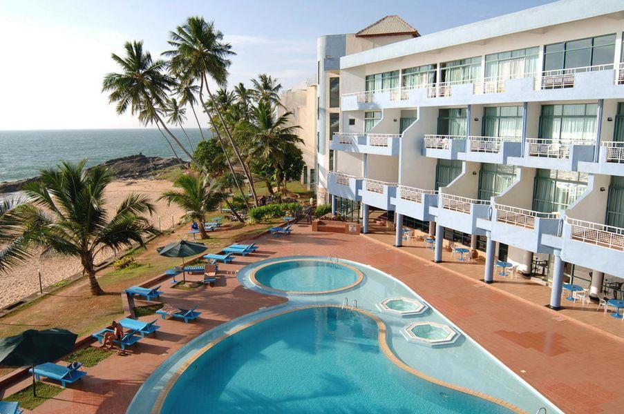 Басейн хотел Induruwa Beach Resort 3 *