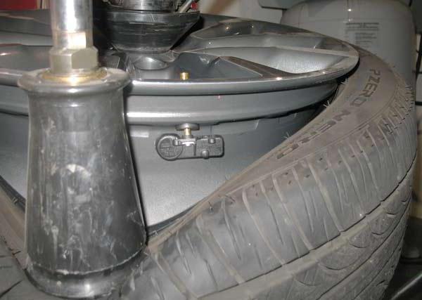 instalace snímače tlaku pneumatik