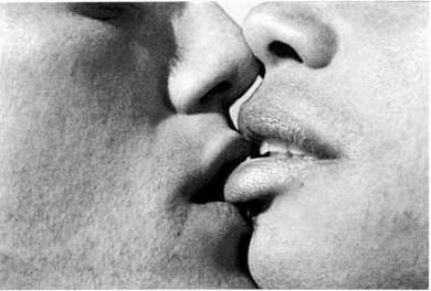 много страстна целувка
