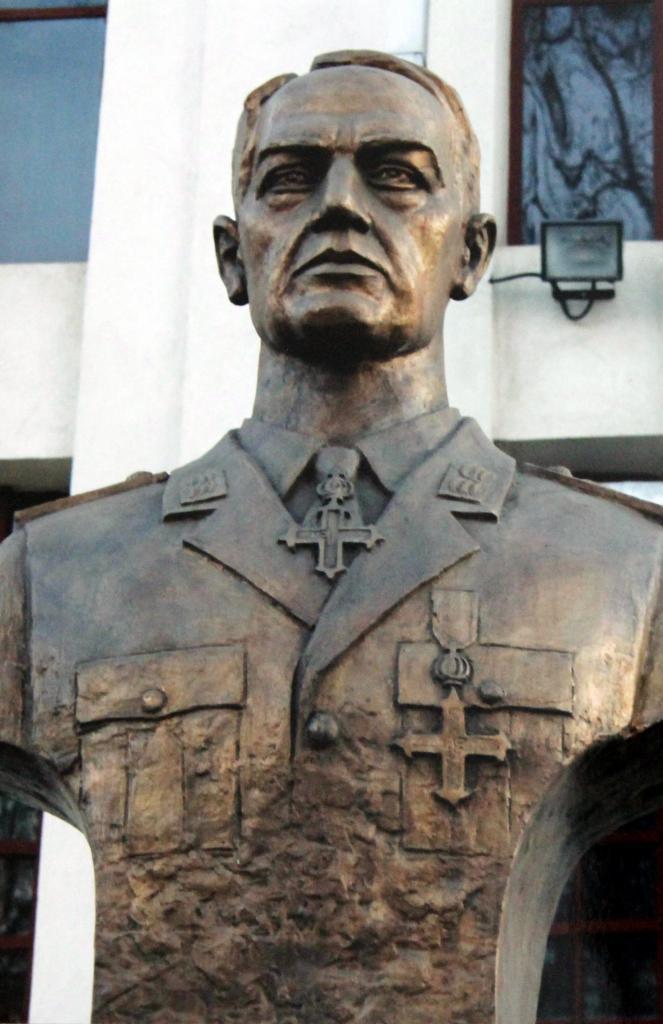 Busta Ion Antonescu.