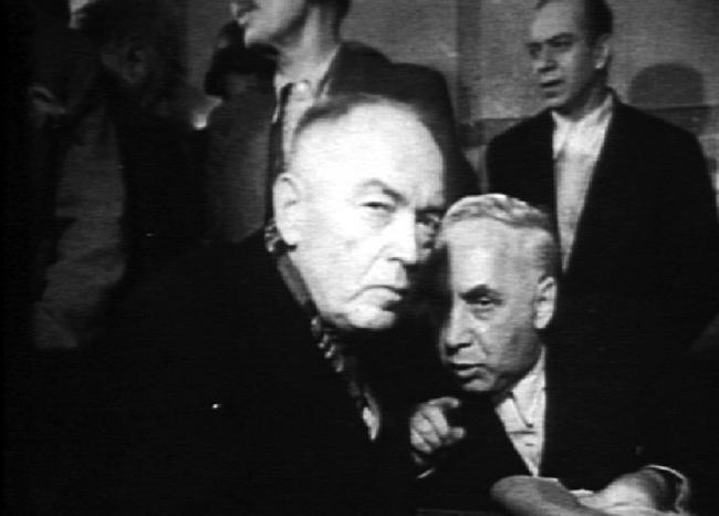 Antonescu mluví se svým advokátem během procesu.