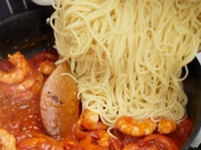 przepis na krewetki spaghetti