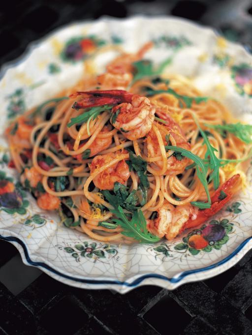 спагети със скариди и домати