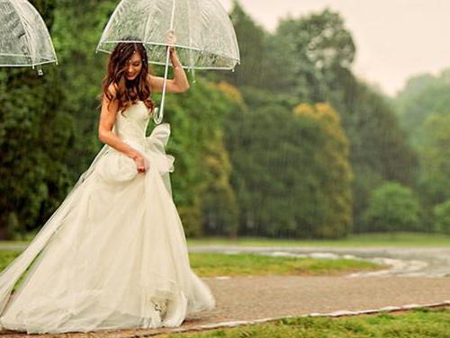 pioggia durante i presagi di nozze