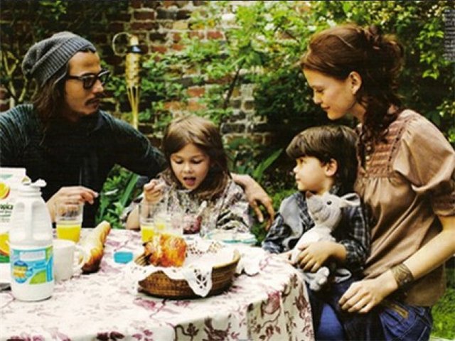 Џони Деп са породицом