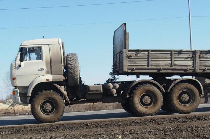traktor Kamaz 65225
