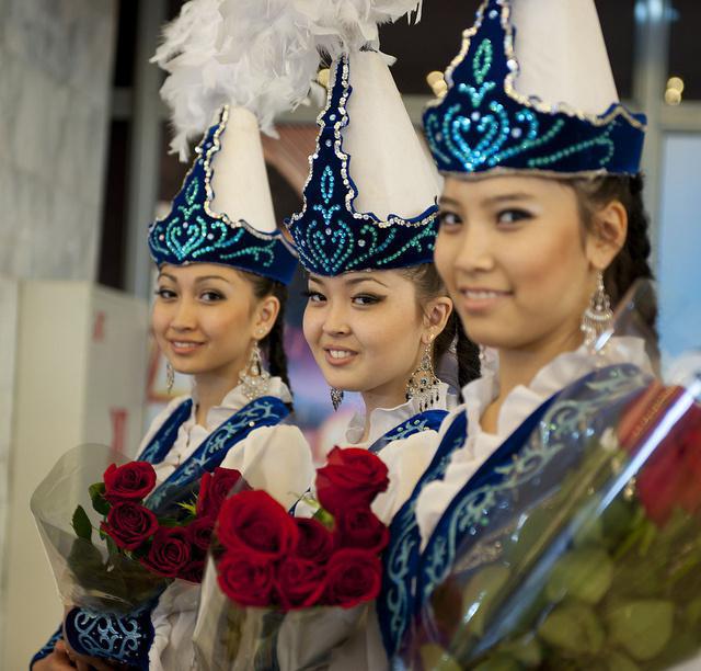 Модерни казахстански костими