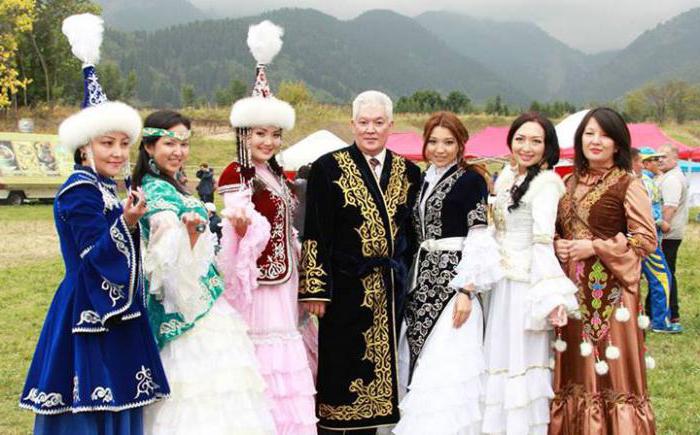 Казахският национален костюм е зашити