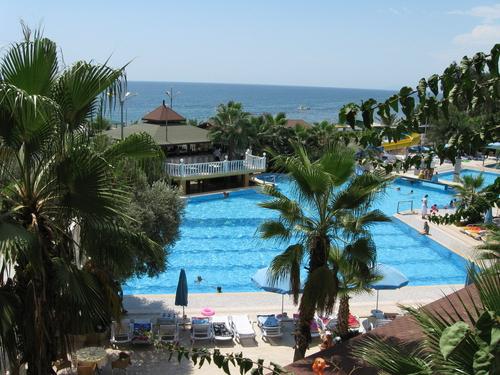 Плувен басейн на хотел Kemal Bay 5