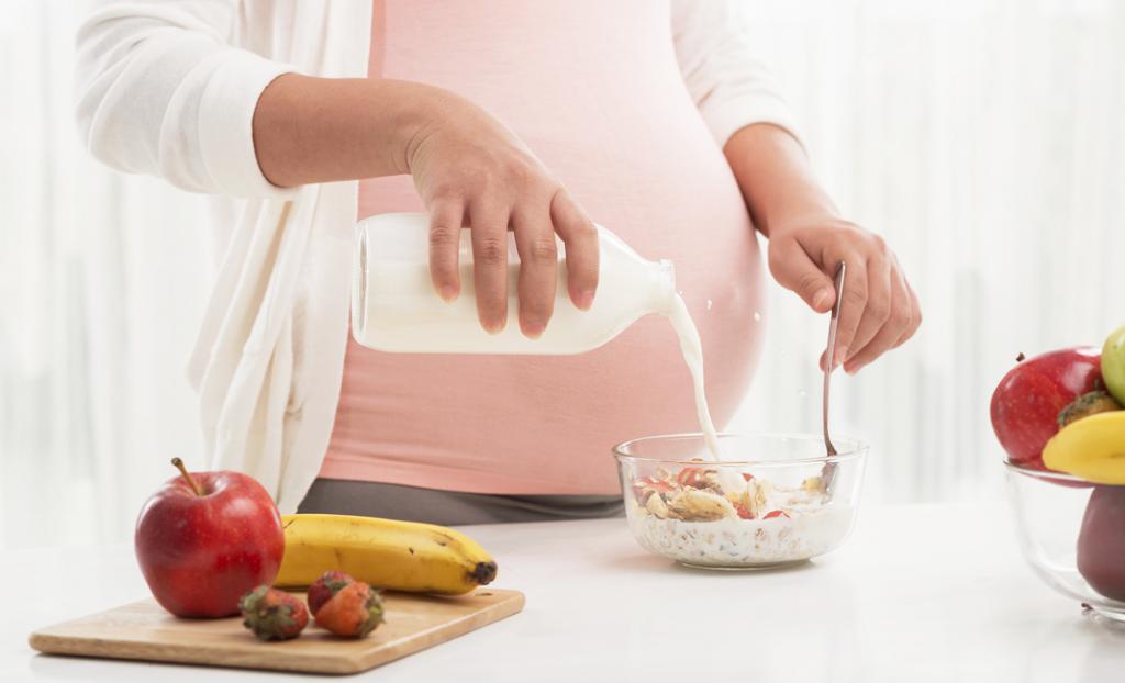 pravilna prehrana je zelo pomembna med nosečnostjo
