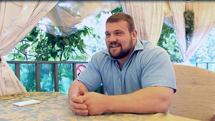 Kirill Sarychev težina biceps cm