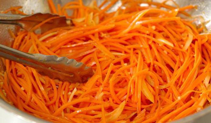 insalata con carote e patatine coreane