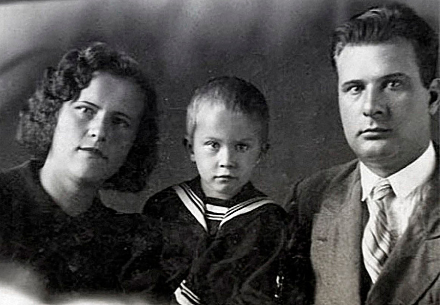 Валеа Тализина са татом и мамом