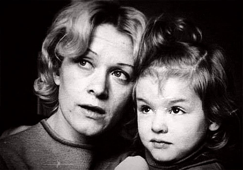 Ксениа Кхаирова са мајком