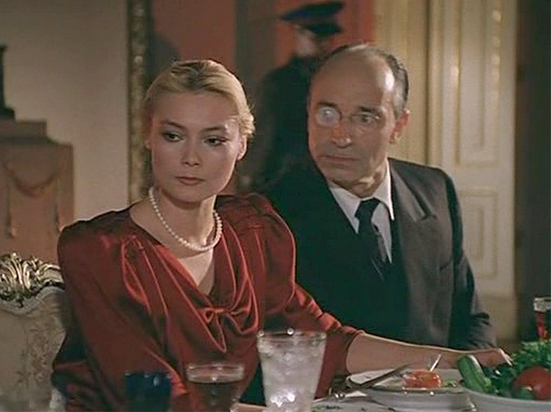 Larisa Belogurova i Valentin Gaft u filmu “Blagdani Valtazara, ili Noć sa Staljinom”, 1989.