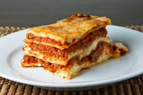 Lasagna con carne macinata (ricetta di cucina)