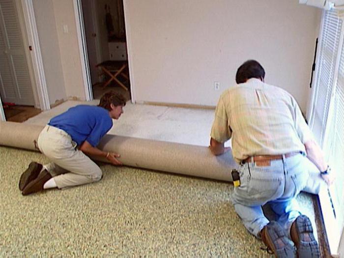 jak wyrównać betonową podłogę pod lenolią