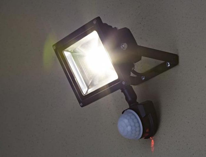 Lampione a LED con sensore di movimento