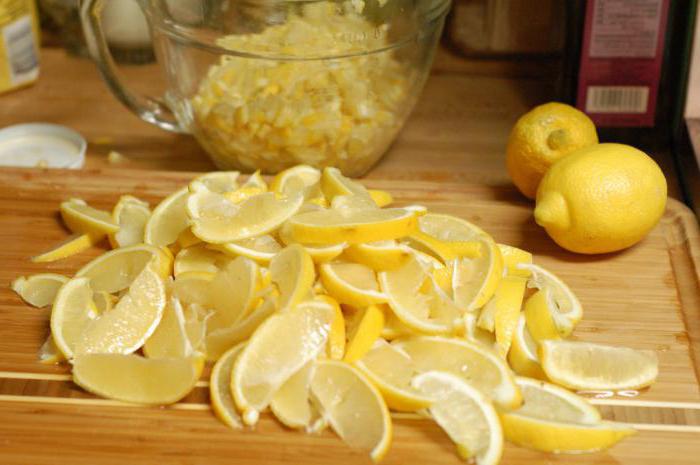 marmellata di limoni con la pelle attraverso un tritacarne