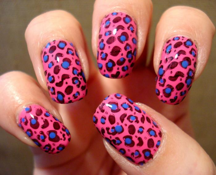 manicure con stampa leopardo