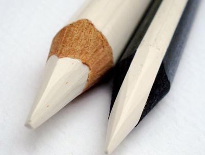 Защо се нуждаете от бял молив