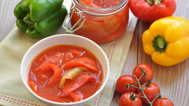 Лечо с рецепта за доматено пюре
