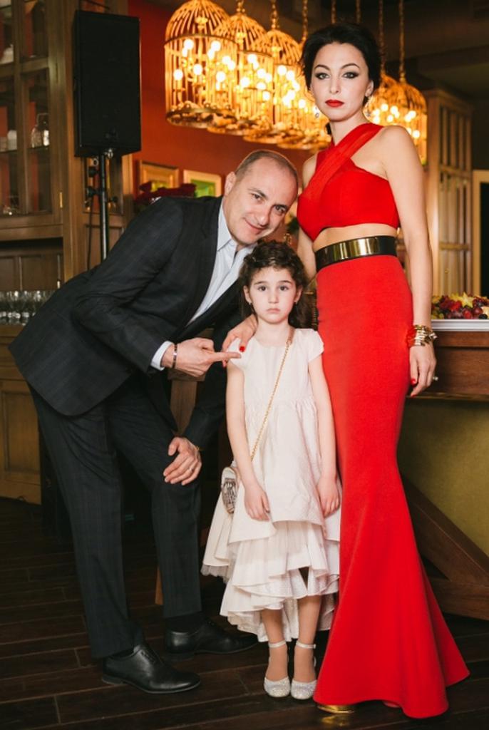 Liana Turetskaya s manželem a dcerou