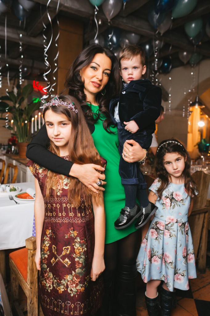 Liana turca con figli e nipote
