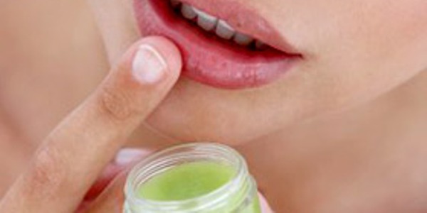 Лечение на устните на устните на народните средства