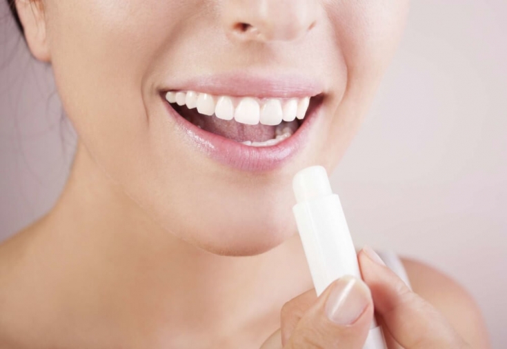 Preprečevanje lepljenja ustnic