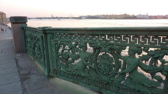 odlévání mostu v St. Petersburgu