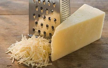 bílý nízkotučný sýr