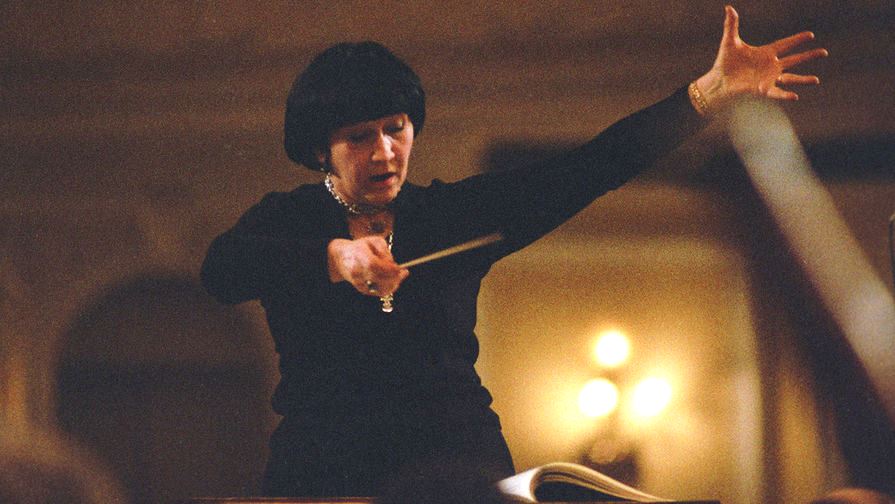 "Fiery Conductor Veronika Dudarova