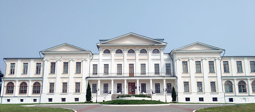 Главната сграда на имението
