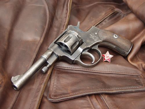 Nagan - l'arma principale di Chikistov