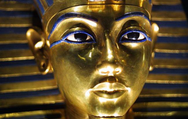 La maschera funeraria del faraone di Tutankhamon