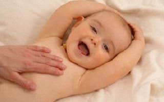 masaža za dojenčke 6 mesecev