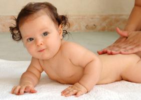 masaż tonikowy dla niemowląt