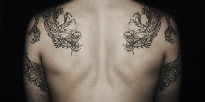 tatuaggi alla schiena maschile