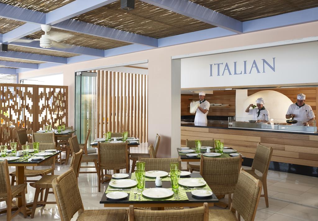Talijanski restoran u Mitsis Rodos Village 4 *