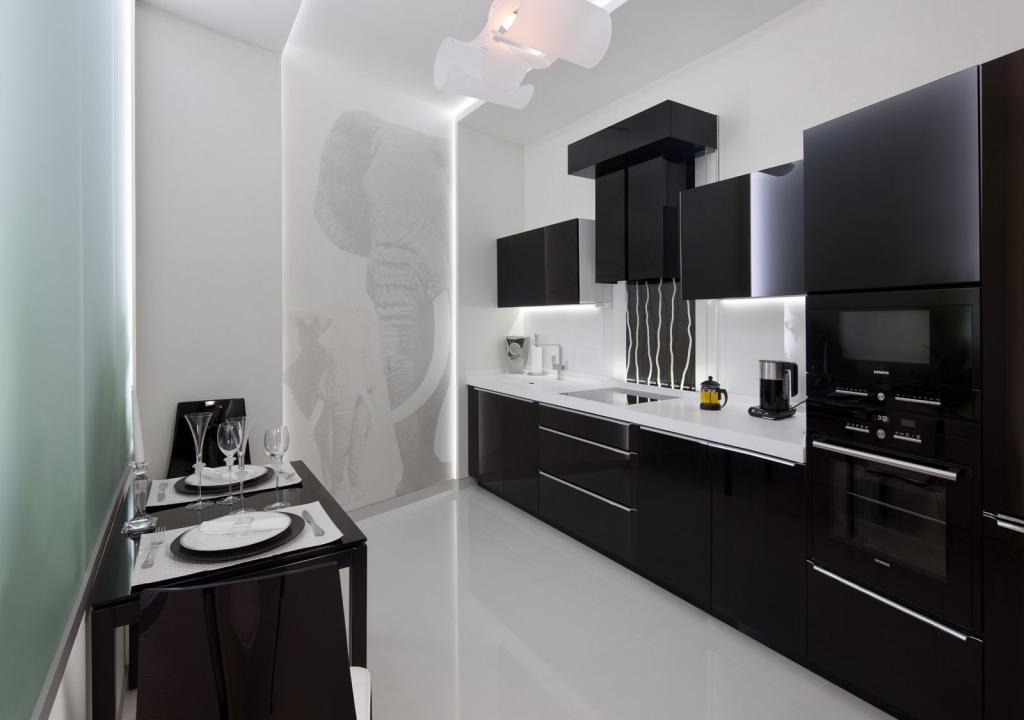 Črno-bela kuhinjska dekoracija
