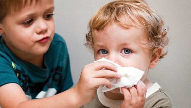 как да се измие носът на детето